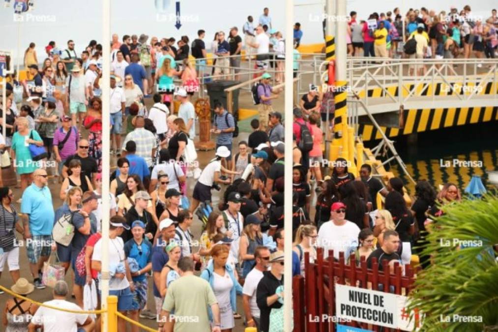 Luego, en el otoño, tomó la ruta del Caribe, que incluyó paradas en Puerto Costa Maya y Cozumel en México; Nassau en las Bahamas y Roatán en Honduras.