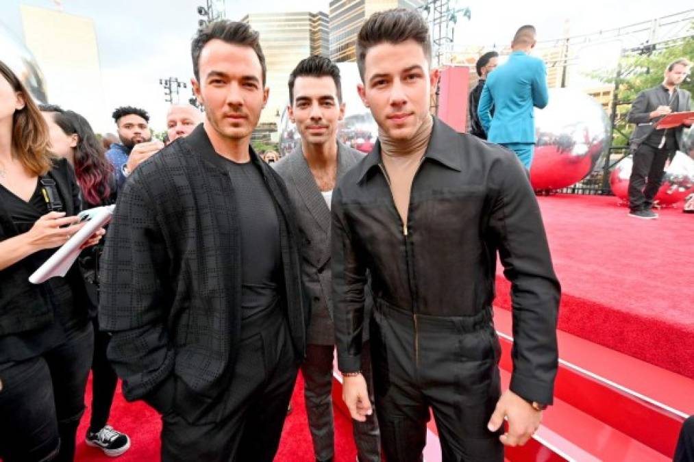 Kevin, Joe y Nick Jonas de Jonas Brothers.