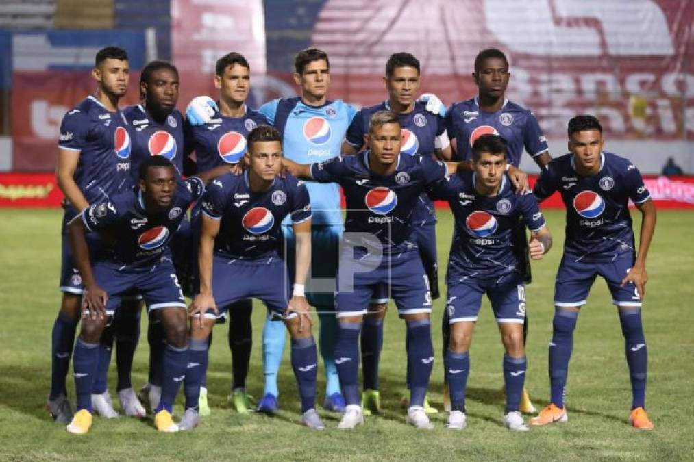 El 11 titular del Motagua posando antes del inicio del partido ante Olimpia.