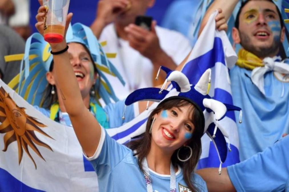 Las uruguayas también adornaran con su belleza las gradas del Samara Stadium. Foto AFP