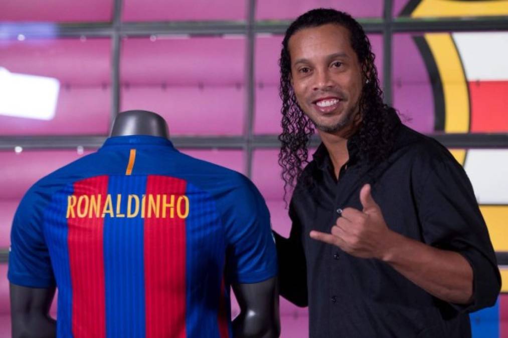 Sorpresa. El astro brasileño Ronaldinho podría jugar en la Liga Nacional de Honduras. Y es que en el programa Extra Liga, Orlando Ponce ha señalado que un empesario pretende que llegue a reforzar al Motagua. Todo indica que un fuerte patrocinador le pagaría su salario.