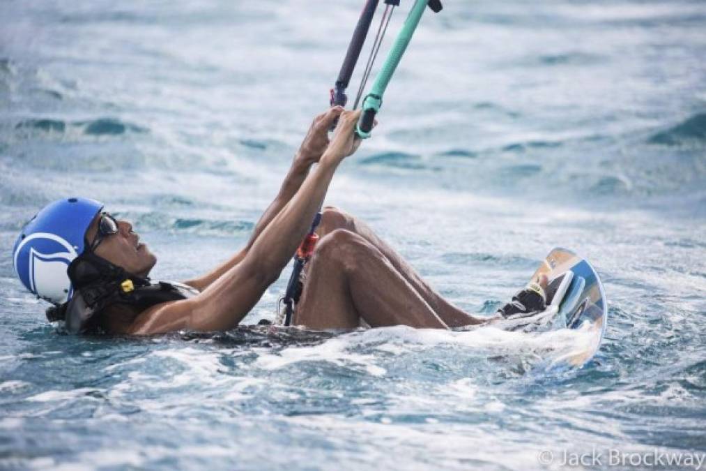 Obama y Michelle viajaron a las Islas Vírgenes para disfrutar su primera vacación como ciudadanos civiles. Invitados a un resort privado de su multimillonario amigo, Richard Branson, la pareja disfrutó por dos semanas de sol, playa y arena.