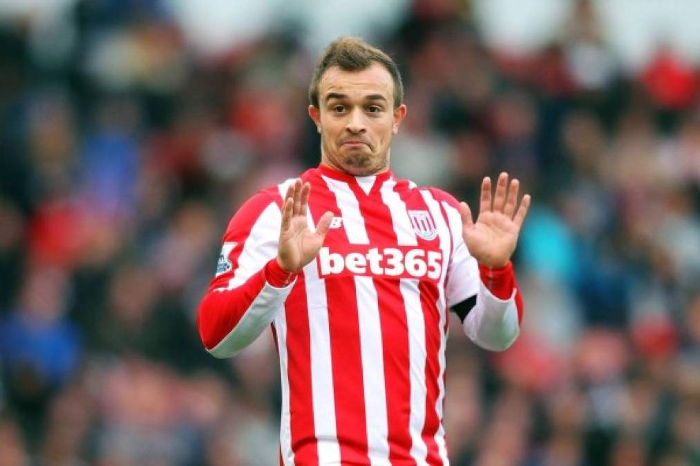 Según informa el portal 'Calciomercato', el delantero suizo del Stoke City, Xherdan Shaqiri, estaría cerca de fichar por la Roma. Tras sólo dos años en la Premier League, no habría encontrado su lugar en el equipo de Mark Hughes y el mismo Stoke estaría dispuesto a dejarlo ir a la Roma por una cantidad cercana a los 15 millones de euros.