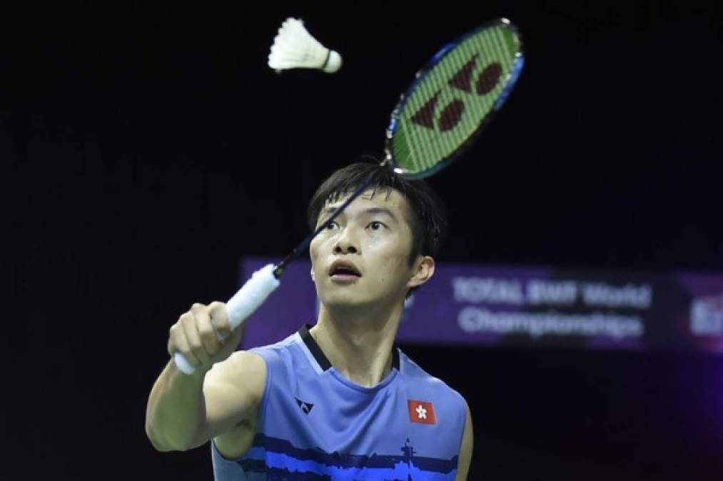 BADMINTON. Golpe sutil. Ka Long, de Hong Kong, regresa con sutilidad el volante durante su partido de primera ronda del Campeonato Mundial en Escocia.