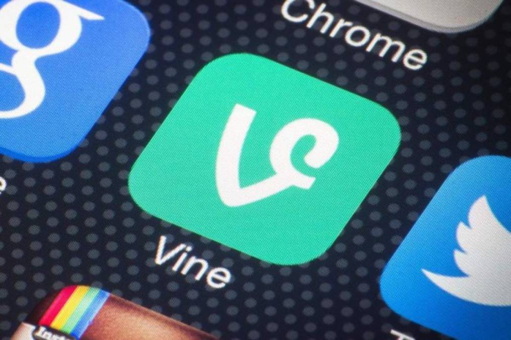 10. Twitter se enredó con el futuro de Vine.<br/>En octubre, Twitter anunció que cerraría Vine, la red social de minivideos. Con esta noticia causó furor entre millones de usuarios. <br/>En diciembre, Twitter informó que no cerrará Vine. La mantedrá como una aplicación sencilla. Twitter compró Vine en 2012 y lanzó el servicio en enero de 2013 en forma de red social para compartir videos de 7 segundos. Dom Hofmann y Rus YusuPov crearón esta aplicación en 2012 y la estrenaron el 24 de enero de 2013. Actualmente, cuenta con 200 millones de usuarios.<br/>En enero, la app estará disponible para sistemas Android e IOS, bajo el nombre de Vine Camera.