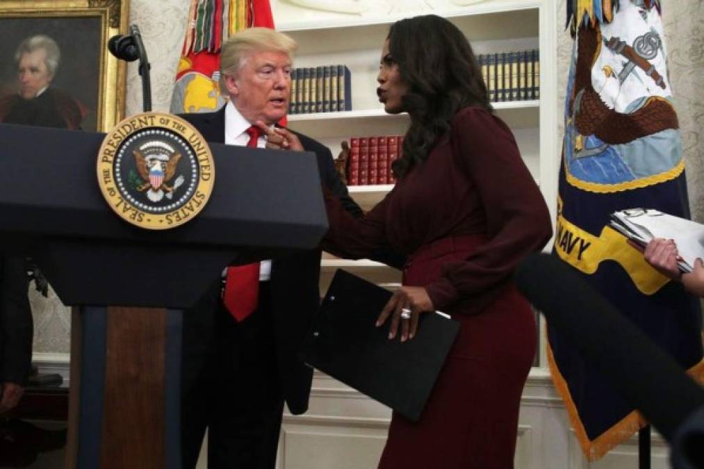 En su incendiario libro 'Unhinged' (Desquiciado), que sale a la venta el martes, Omarosa acusa al presidente estadounidense de ser 'racista, intolerante y misógino'.