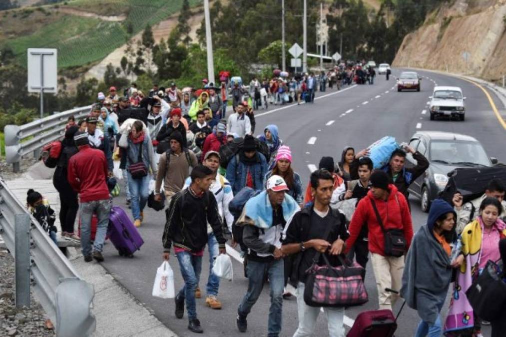 Ecuador anunció inesperadamente el pasado jueves la exigencia de pasaporte a los ciudadanos venezolanos, lo que sorprendió a quienes ya habían emprendido su viaje sólo con la cédula de identidad.