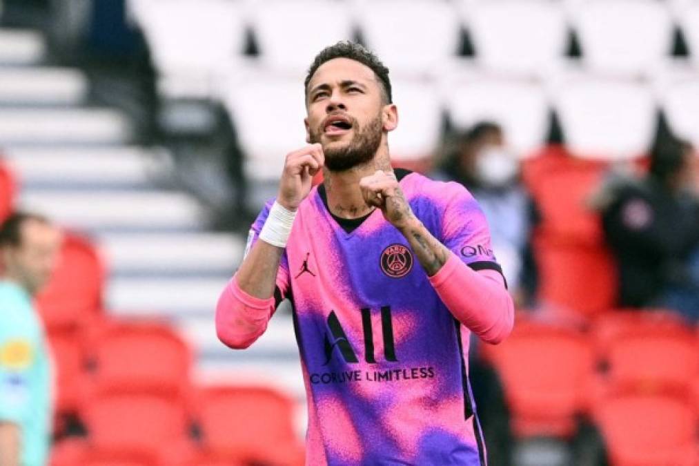 Según el diario Sport, el proceso de renovación requirió de un gran trabajo por parte de la directiva francesa, que se aseguró de atender puntos claves para convencer a Neymar de quedarse en París. Foto AFP.