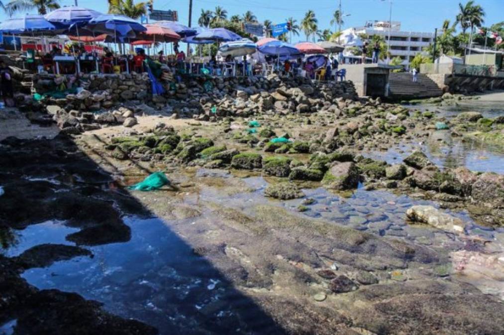 El desplazamiento de las aguas del mar, que despertó curiosidad de los visitantes en algunas zonas de Acapulco, se originó en un sistema anticiclón situado frente a las cosas de California, señaló el meteorólogo mexicano Roel Ayala Mata, director de monitoreo y análisis de riesgos de la oficina.