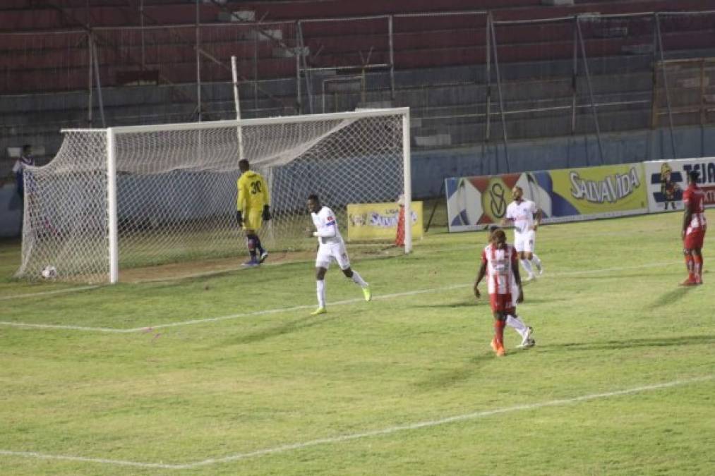 Yustin Arboleda se encargó de marcar el último gol en la victoria de Olimpia ante Vida. Además del colombiano, marcaron Edwin Rodríguez y Bengtson.