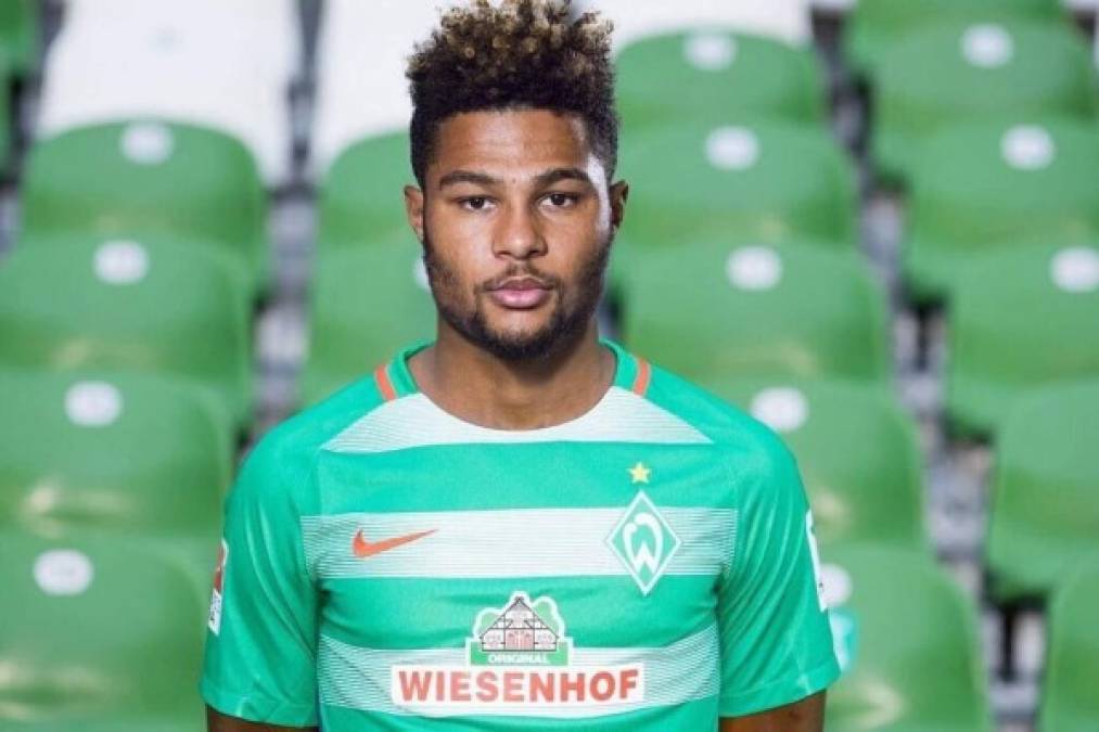 BREMEN, GERMANY - SEPTEMBER 21: Serge Gnabry of Bremen in action during the Bundesliga match between Werder Bremen and 1. FSV Mainz 05 at Weserstadion on September 21, 2016 in Bremen, Germany. (Photo by Oliver Hardt/Bongarts/Getty Images)