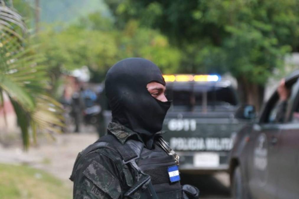 Los agentes de la Policía Militar y Nacional acordonaron el área.