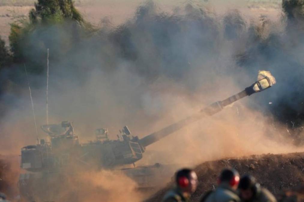 'La aviación israelí y tropas en tierra realizan en la actualidad un ataque en la franja de Gaza', declaró el ejército en un breve mensaje. Interrogado por la AFP, el portavoz del ejército, Jonathan Conricus, confirmó que soldados israelíes entraron al enclave palestino.