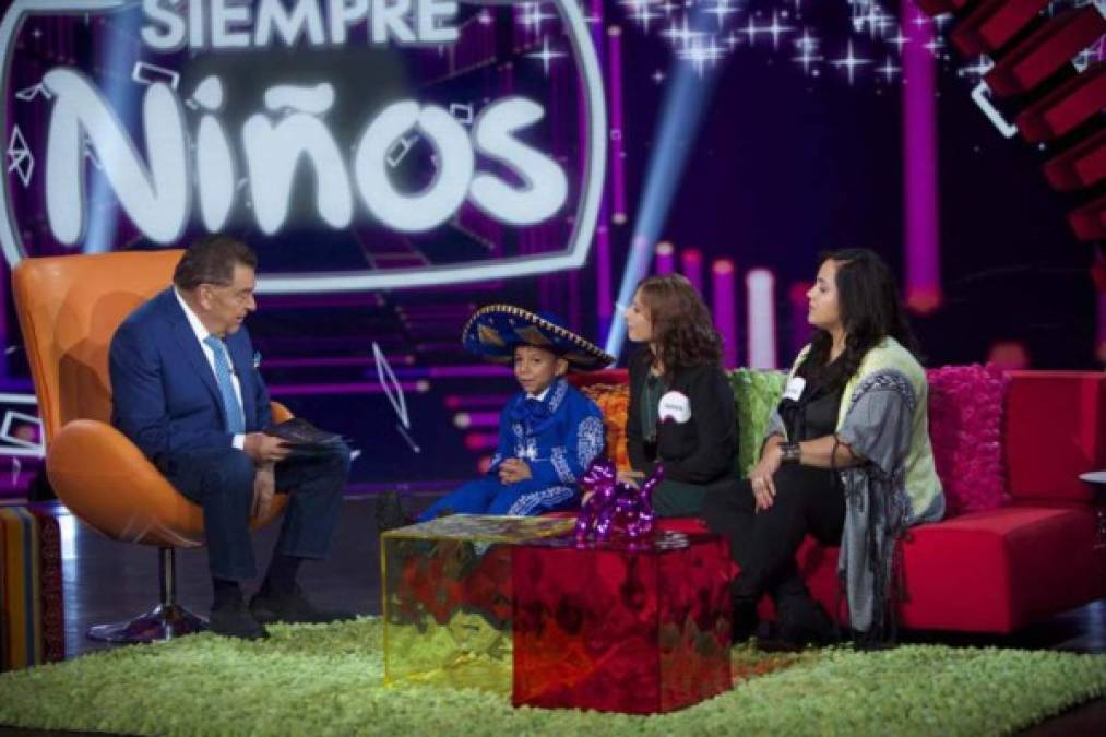 El pequeño hondureño Marlon Yasir López, mejor conocido como el “Niño de Oro”, cumplió uno de sus sueños al ser invitado especial en el programa 'Siempre Niños' de la cadena Telemundo y el cual conduce el presentador chileno Don Francisco