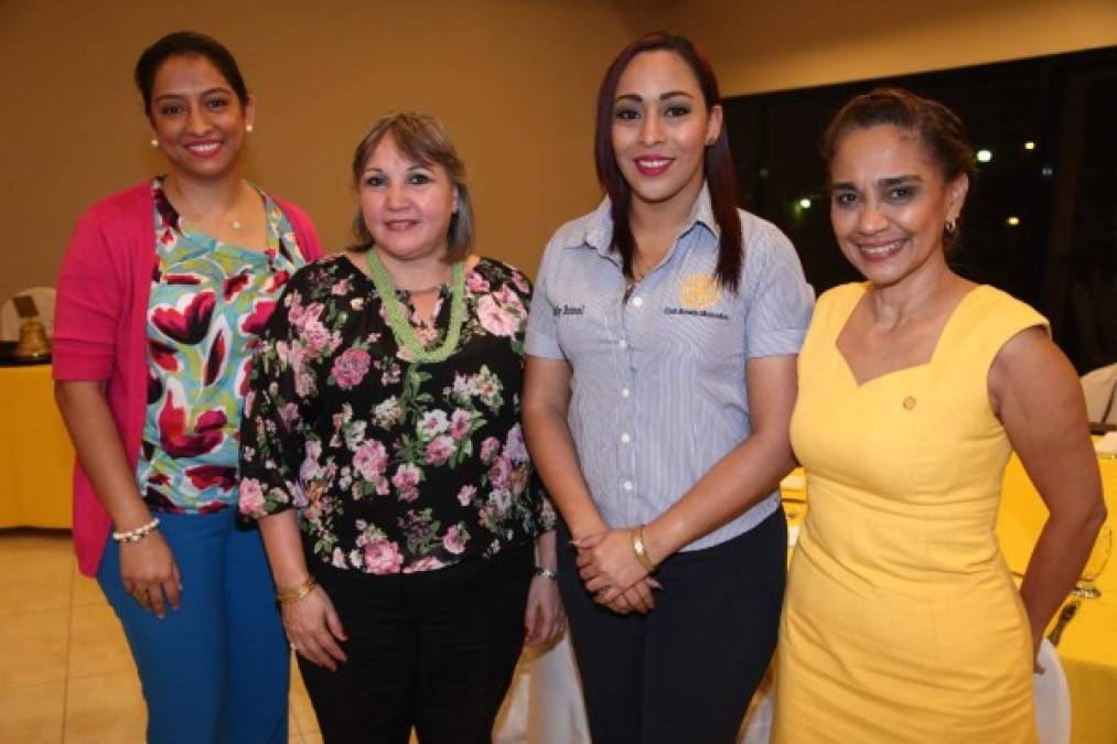 Ana Urbina, Bessy Soto, Kelly Bonel y Rosa Melgar.