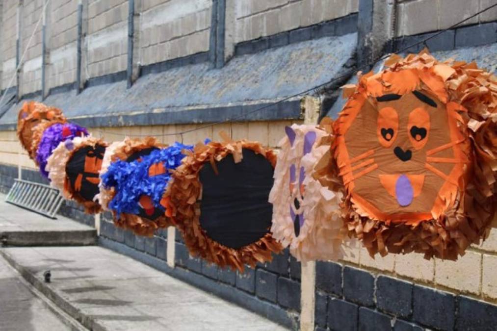 " Mil piñatas fueron enviadas a SPS y otras 400 se entregaron a organizaciones que atienden a niños en situación de calle o en vulnerabilidad. "