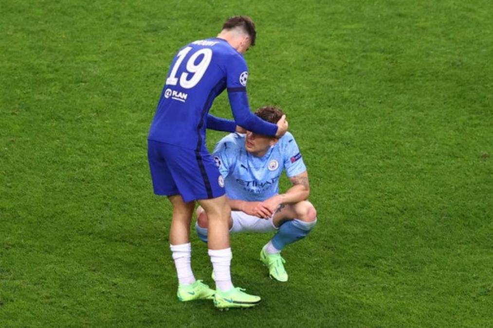 Los jugadores del Chelsea fueron a darle el respectivo apoyo a los futbolistas del Manchester City.