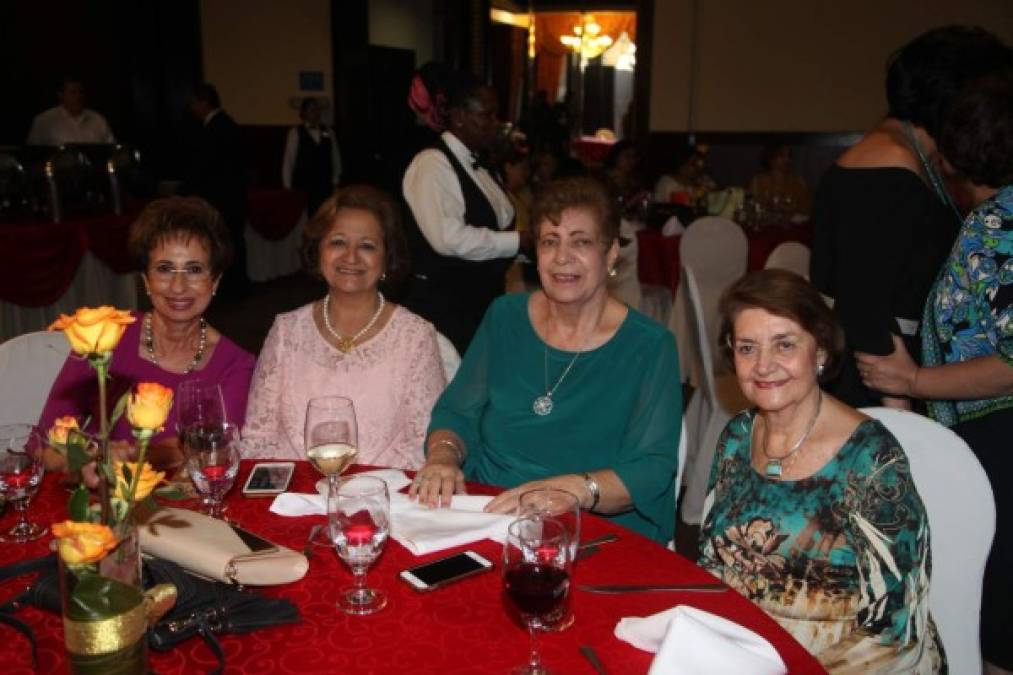 Rose Bendeck, Mary Handal, Rita Ictech y Jeannette Salomón.