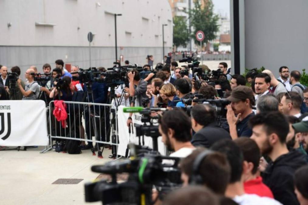 Cientos de periodistas han llegado a Turín para la presentación de CR7 con la Juventus.<br/>