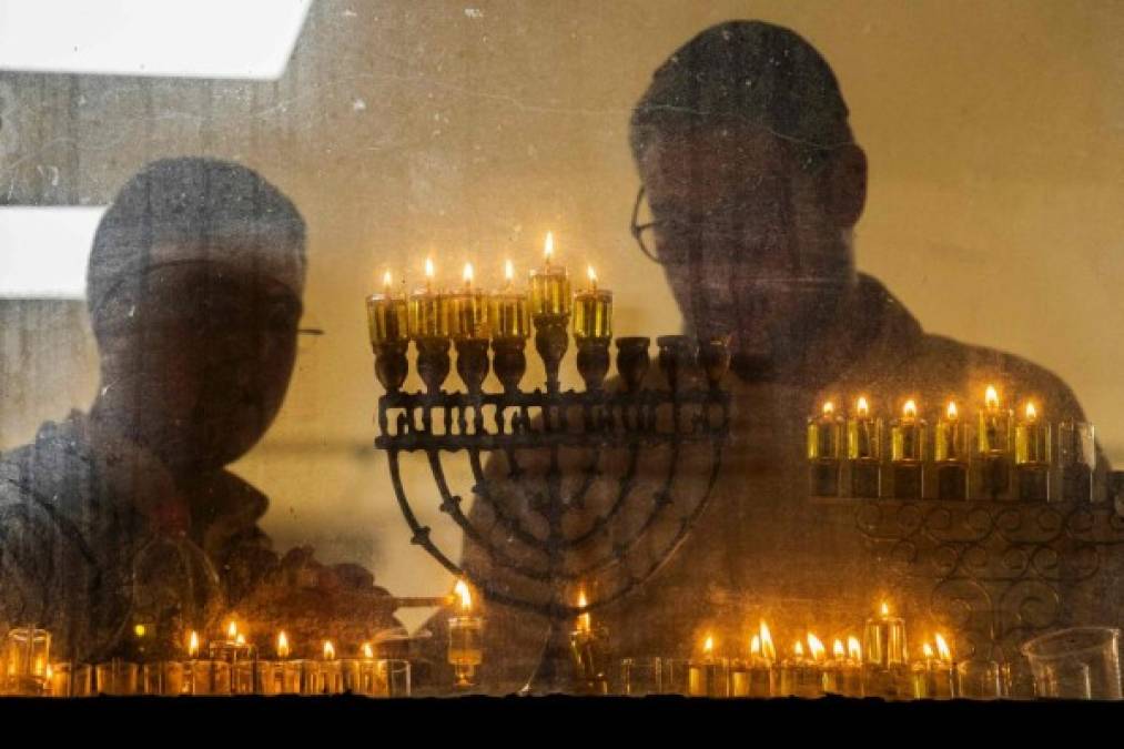 ISRAEL. Hannukah, fiesta de luces. La comunidad judía encendió ayer la Menorah, un candelabro sagrado para la fiesta de Hanukkah. Foto: / AFP PHOTO / JACK GUEZ