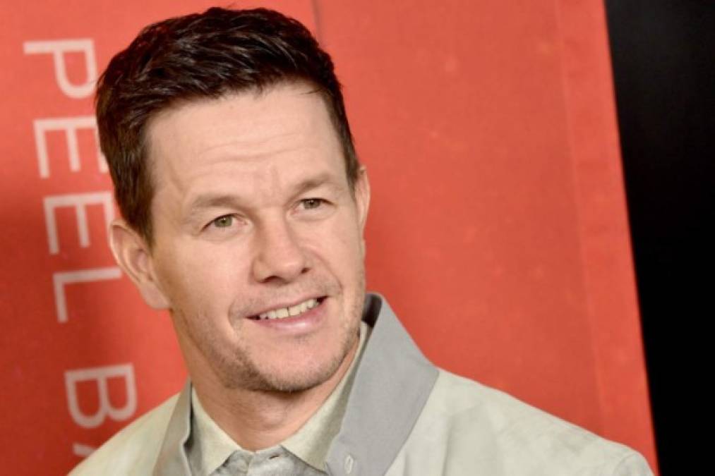 Mark Wahlberg se ubica en el puesto número tres después de haber intervenido en otro proyecto de Netflix, la comedia de acción 'Spenser confidential', estrenada el pasado mes de marzo cuando estalló de pleno la crisis sanitaria. Nada más y nada menos que 58 millones de dólares ha sumado a su jugosa cuenta en los últimos doce meses como productor también de las docuseries 'McMillions' y 'Wahl Street'.