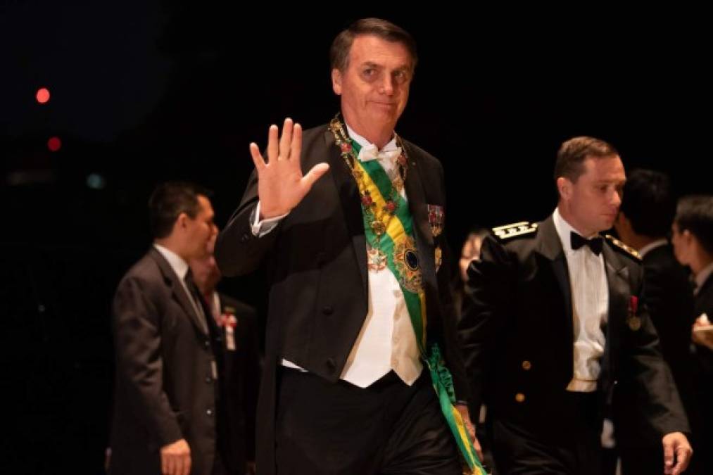 Además de los miembros de la realeza varios jefes de Estado estuvieron invitados a la ceremonia, entre estos destacó el polémico presidente de Brasil Jair Bolsonaro, considerado el Trump del trópico.