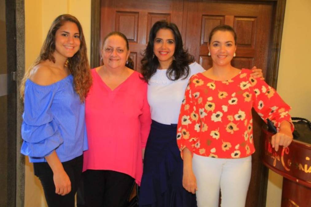 Marcela Andonie, Lucena Kawas, Fairuz Larach y Ana Andonie.