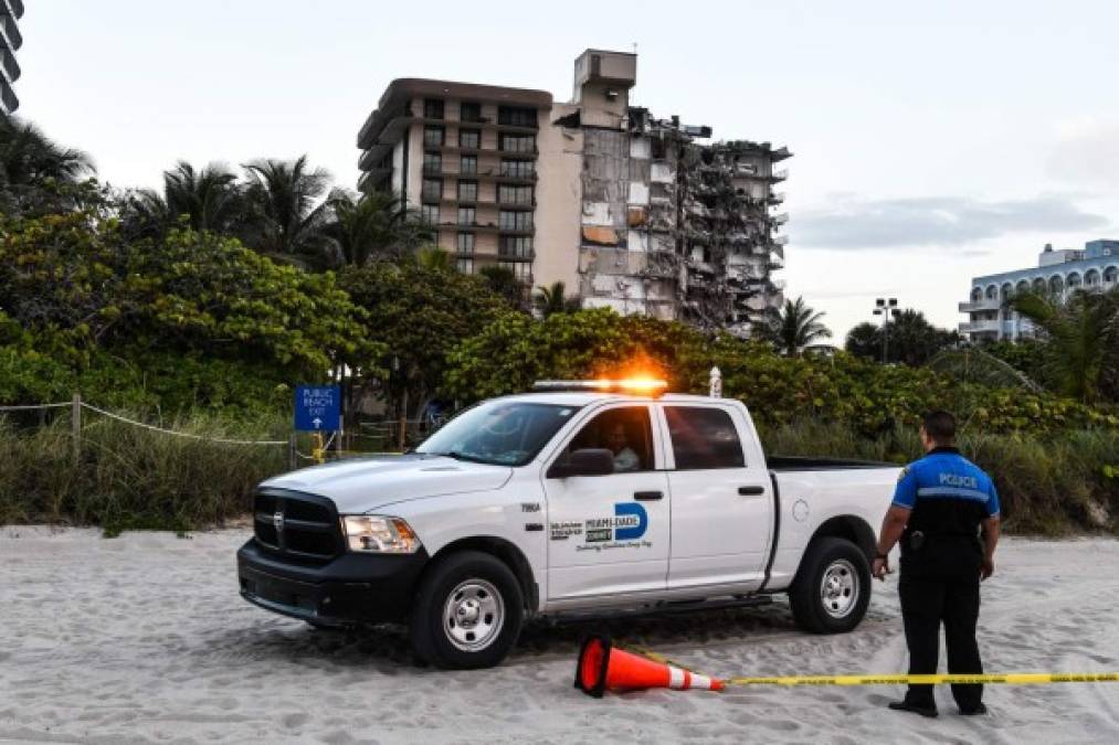 'Ella dijo que escuchó una fuerte explosión. Se sintió como un terremoto', relató al diario Miami Herald, sollozando mientras su esposa lo volvía a llamar para decir que estaba siendo evacuada del lugar.