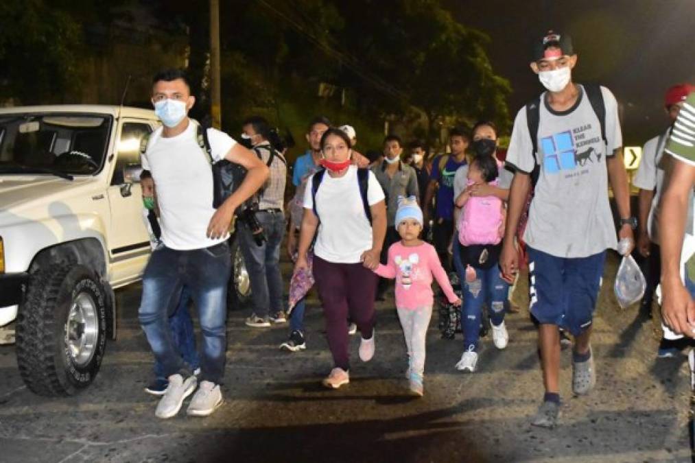 A esta caravana se han unido decenas de familias que perdieron todo tras el paso de las tormentas tropicales Eta y Iota. Ellos tienen la esperanza de iniciar de nuevo en el país del norte.