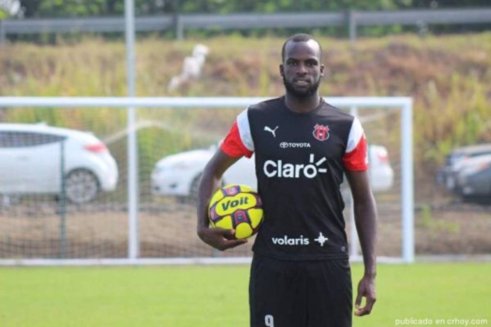 Jamille Gabriel Christian Boatswain: El delantero de Trinidad y Tobago podría llegar al fútbol hondureño ya que el Honduras Progreso se ha interesado en sus servicios.