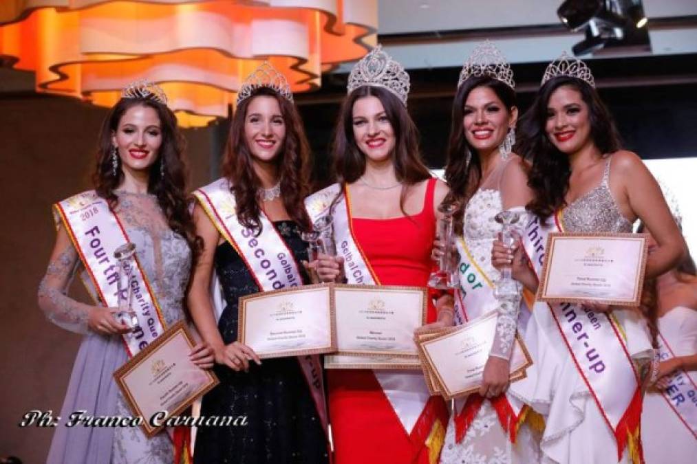 ¡Felicidades Scarlett Contreras! la hondureña logró ubicarse en el top cuatro (Tercera finalista) del World Charity Queen 2018, donde competía con representantes de 49 países. Repasa su pasó por el concurso que se realizó durante dos semanas en Taiwán.