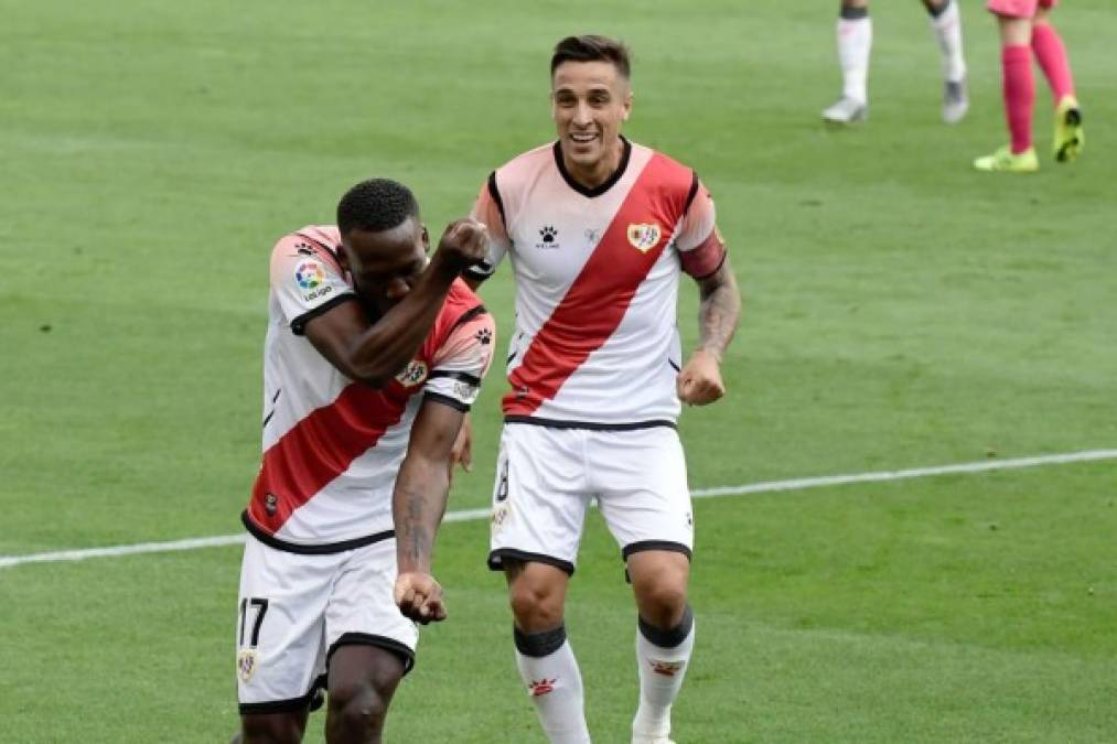 El internacional peruano Luis Advíncula marcó el gol de la victoria rayista con un disparo desde la frontal del área al minuto 61.