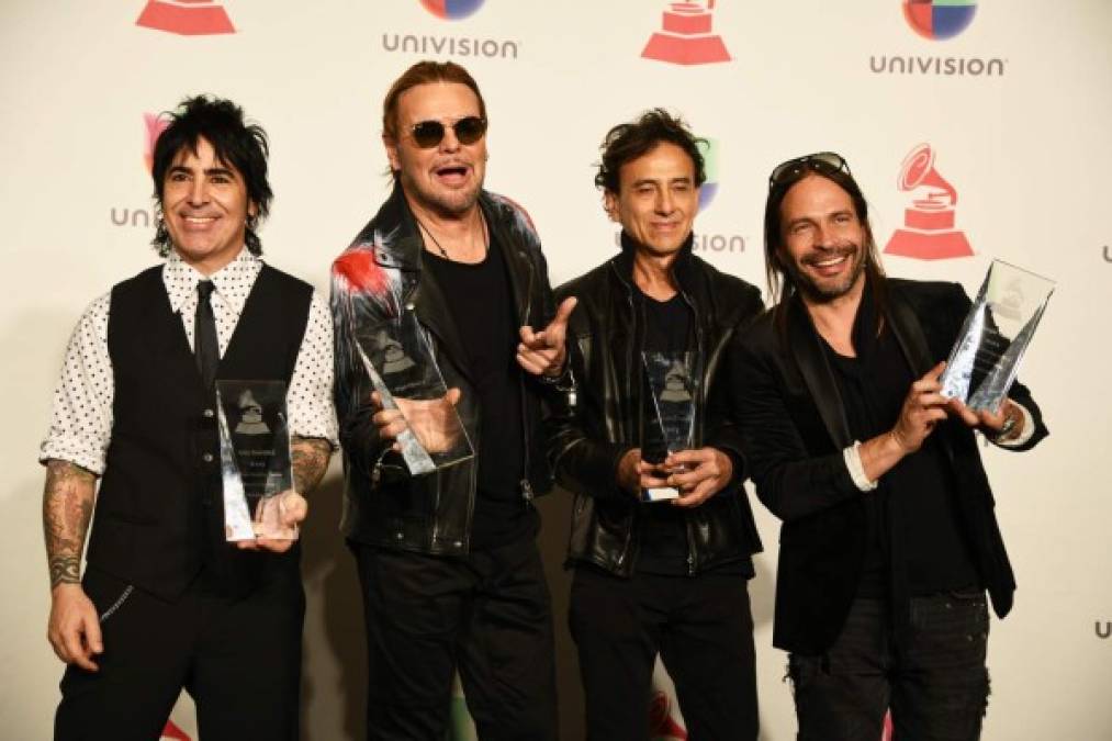 El grupo Maná fueron galardonados con el premio Persona del Año, que la Academia Latina de la Grabación da a un artista anualmente desde el año 2000. <br/><br/>Este año fue la primera vez que un grupo se lleva el codiciado premio.