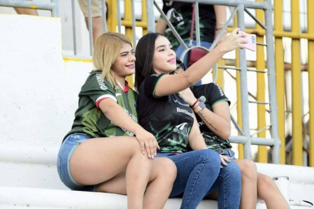 Bellas aficionadas del Marathón llegaron al estadio Olímpico para apoyar al equipo verdolaga en el clásico ante Olimpia.