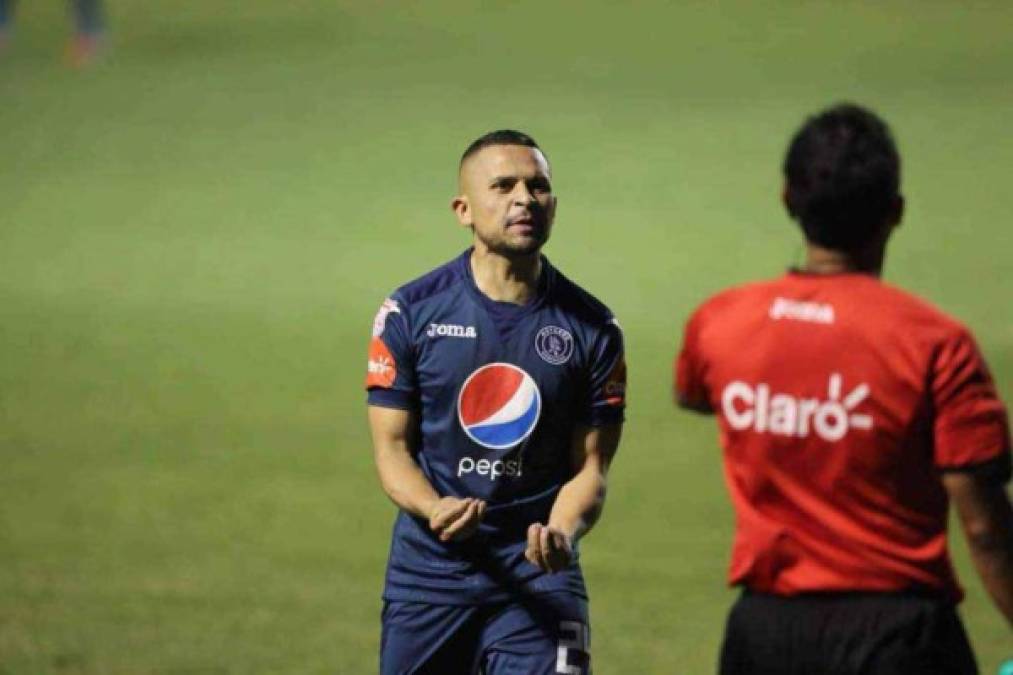 Omar Elvir: En el Motagua se estarán reuniendo esta semana con el lateral izquierdo ya que buscan llegar a un acuerdo para renovar el contrato. El defensor señaló en su momento que no tendría problemas en llegar al Olimpia.