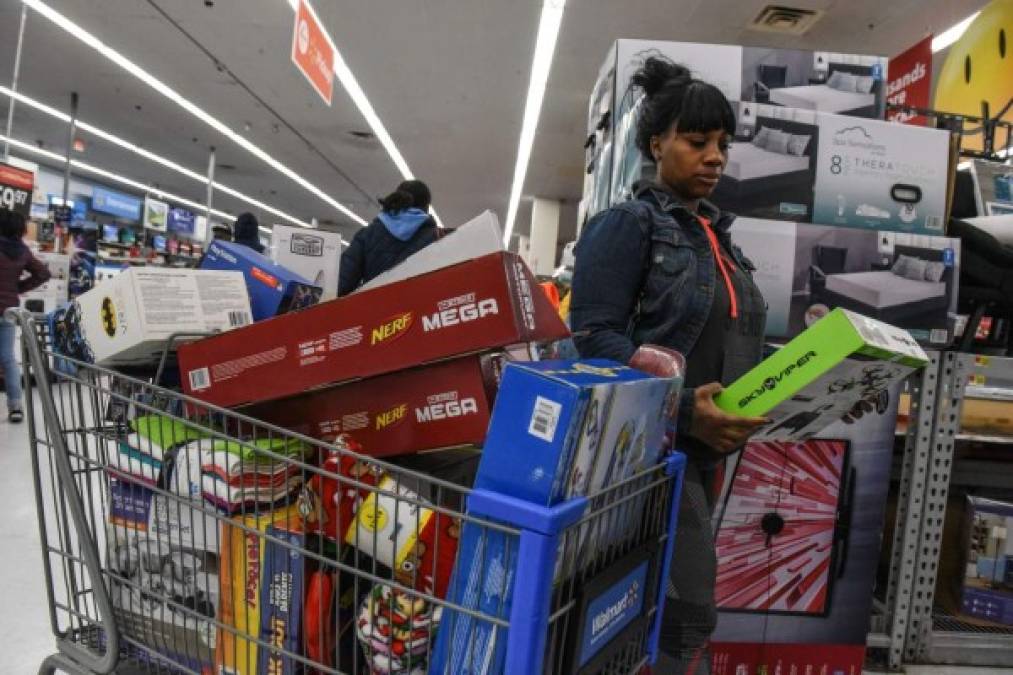 Electrodomésticos, juguetes, dispositivos electrónicos. Muchos aprovechan para hacerse con todo lo que pueden y aprovechar los precios.<br/>