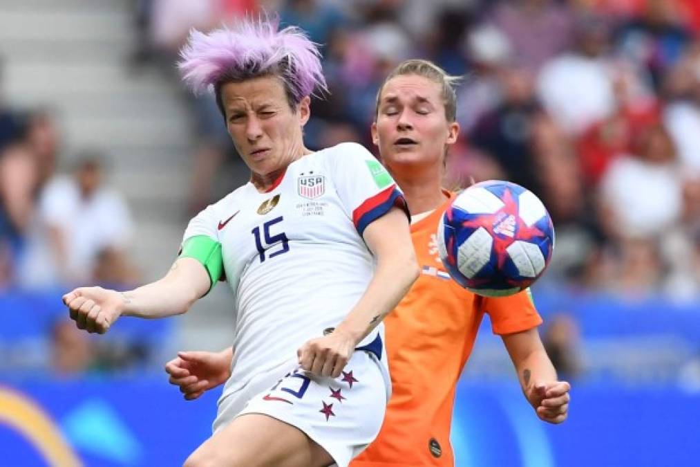 Megan criticó a la FIFA por la inequidad en los premios entre el Mundial masculino y el femenino. A los hombres se les repartió 400 millones de dólares, mientras que al de las mujeres únicamente 30 millones. 'Ciertamente no es justo', afirmó la jugadora estadounidense.
