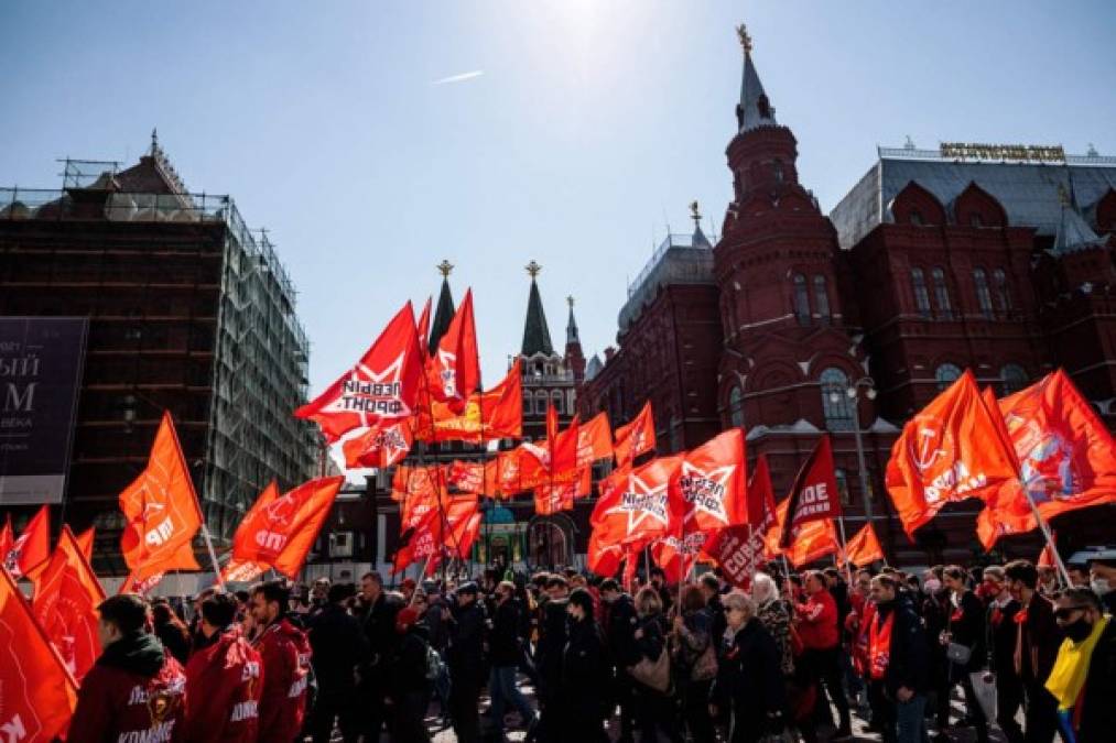 RUSIA: Ante la situación sanitaria, las autoridades de muchas ciudades rusas, incluida Moscú, prohibieron por segundo año consecutivo las tradicionales celebraciones masivas del Primero de Mayo.