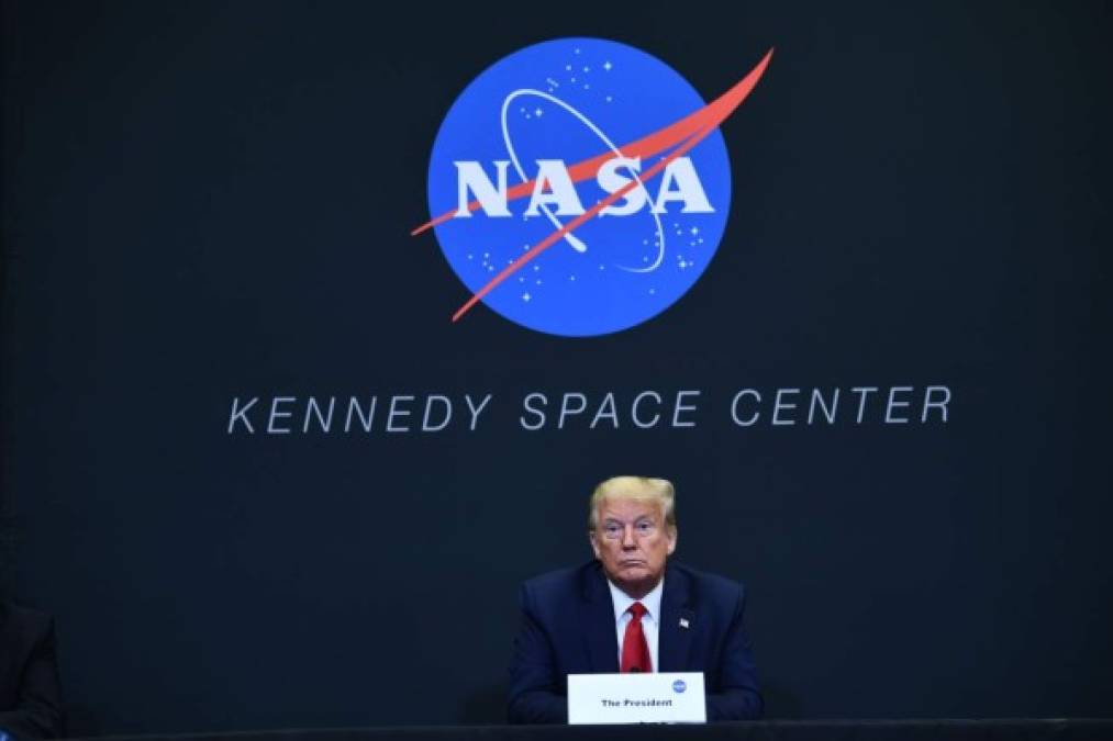 El presidente de EEUU, Donald Trump, fue el invitado de lujo al lanzamiento y brindó un discurso en el que afirmó que esta misión da un paso más a Estados Unidos para recuperar el liderazgo en el espacio.
