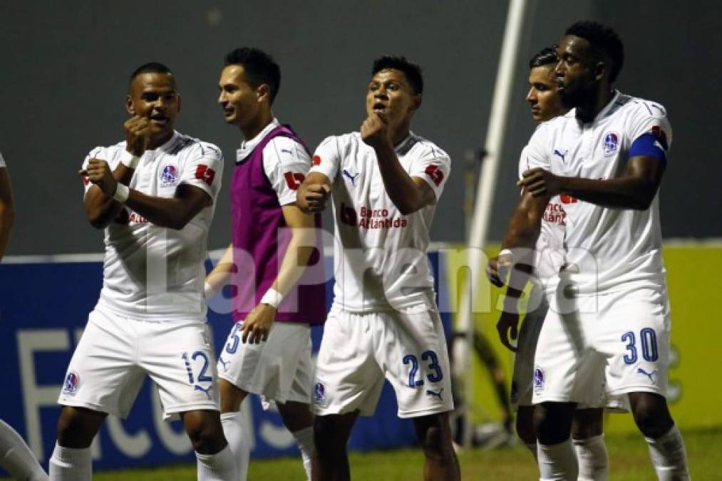 Con un bailecito celebraron los jugadores olimpistas.