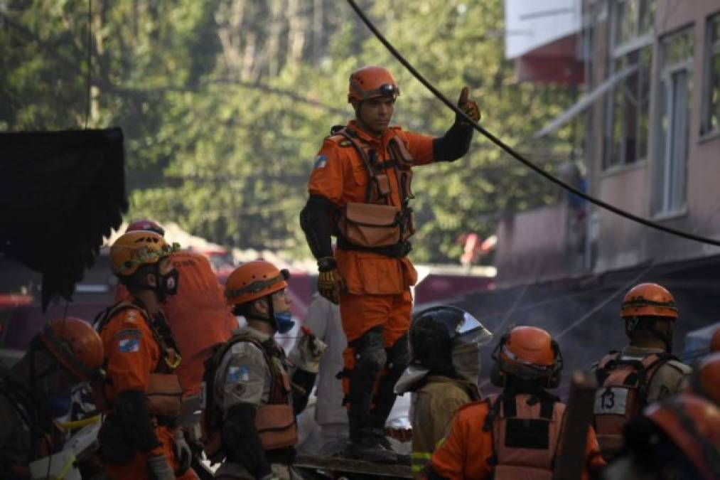 El edificio que se desplomó este jueves estaba localizado en la misma región de la comunidad de Muzema, también en la periférica región de Rio das Pedras, donde el derrumbe de dos edificios construidos de manera irregular dejó 24 muertos en abril de 2019.