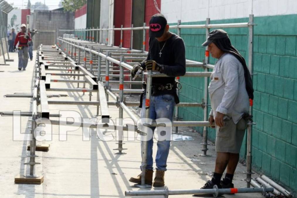 Se trabajó en la instalación de las graderías móviles.