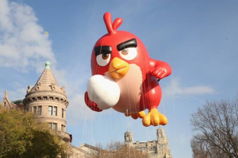 Miles de personas en las calles de Nueva York y millones a través de la televisión disfrutaron del desfile de Acción de Gracias y sus globos gigantes entre fuertes medidas de seguridad, pero sin sobresaltos.