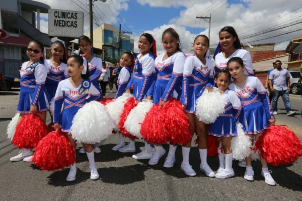 Los desfiles del 02 de septiembre se llevaron a cabo en nueve sectores de la capital hondureña con la participación de centros educativos representantes de diversos distritos escolares.