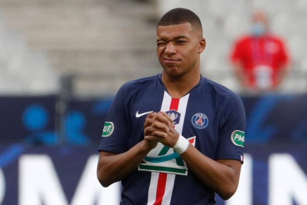 El Real Madrid vivirá un mercado de fichajes sin apenas grandes movimientos, a lo que hay que sumar la predisposición del futbolista francés Kylian Mbappé a continuar esta temporada en el París Saint-Germain, lo que aplazaría su llegada al Santiago Bernabéu para dentro de un año cuando el delantero entre en su último año de contrato con el cuadro francés, en 2021. A partir de esa fecha, el club blanco buscará su fichaje.