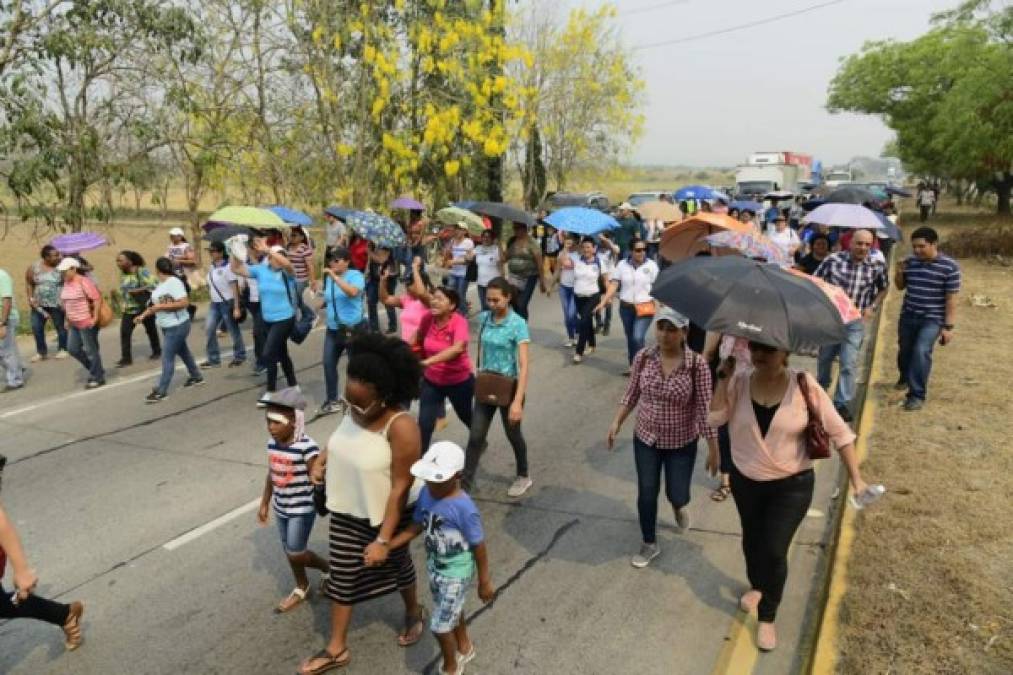 Las protestas empezaron desde este semana cuando se conoció el decreto de ley propuesto por el Poder Ejecutivo donde se le daba potestad a los ministros de hacer despidos; sin embargo, el mismo fue modificado por el presidente Juan Orlando Hernández.