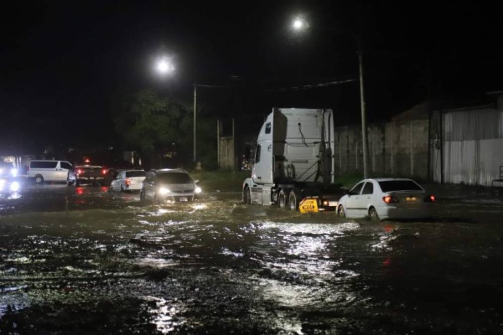 En 2014, el sistema pluvial de San Pedro Sula solo tenía capacidad de recibir entre 30 a 35 milímetros de agua, esto significa que durante una lluvia las calles se llenaban en 15 minutos.