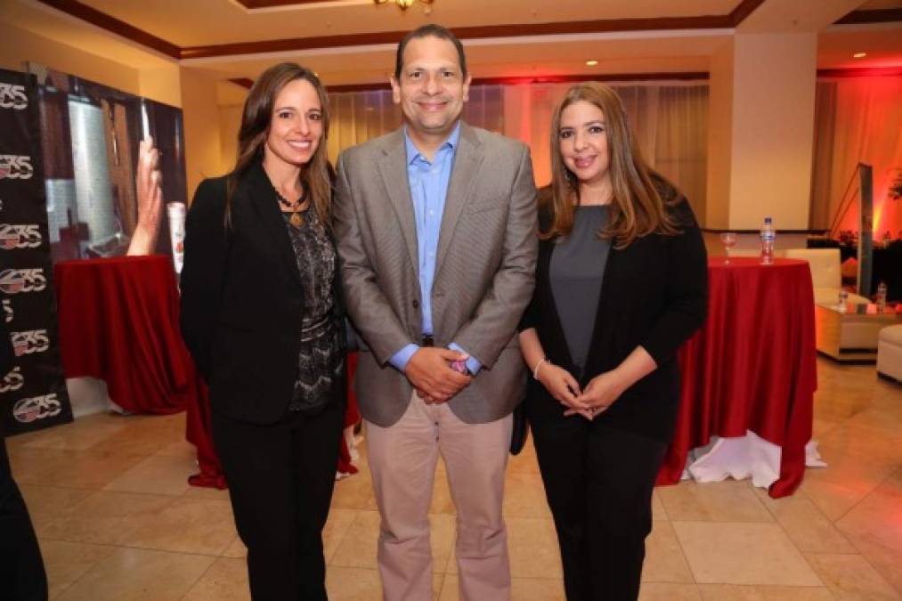 Rossana Lobo, Humberto García y Norma Invernizzi.