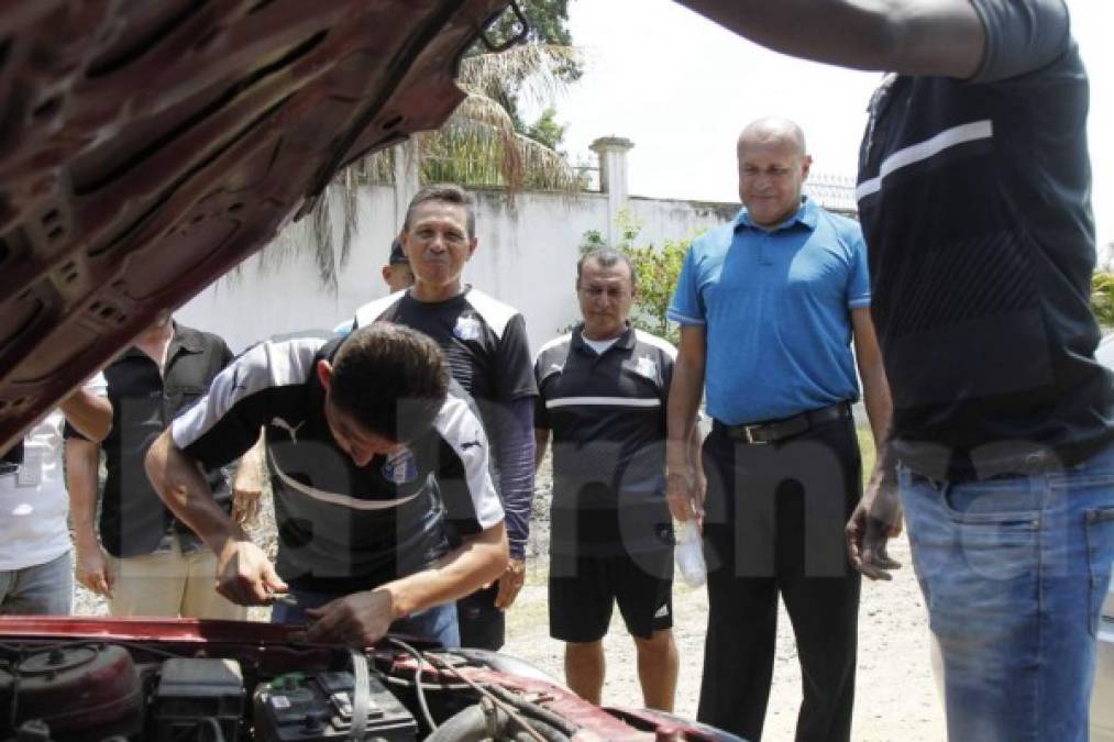 Los futbolistas recibieron la alerta de una de los vecinos del Hogar Suyapa y decidieron ayudar a su compañero.