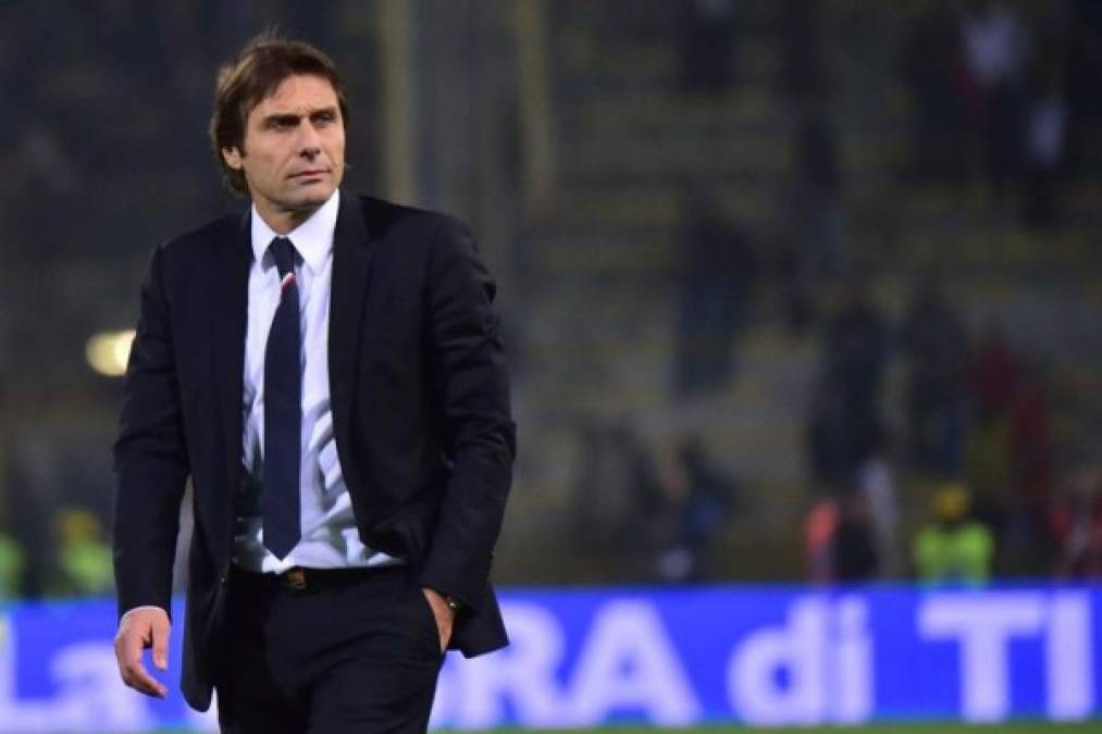 Antonio Conte: El entrenador italiano se encuentra sin equipo , su último club fue el Chelsea de Inglaterra en donde ganó una Premier League.